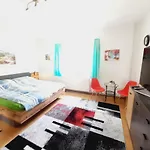 Laura Medencevel 발라톤케네세