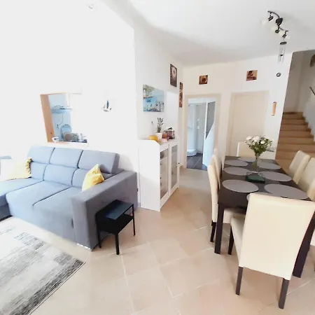 Tatil Evi Laura Medencevel *