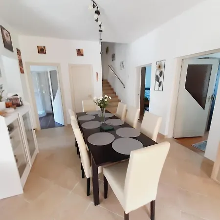 Tatil Evi Laura Medencevel