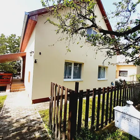 Tatil Evi Laura Medencevel Balatonkenese