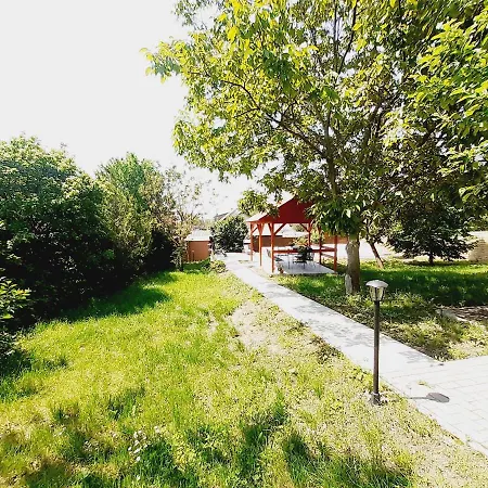 Laura Medencevel Tatil Evi