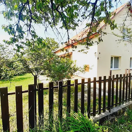 Tatil Evi Laura Medencevel