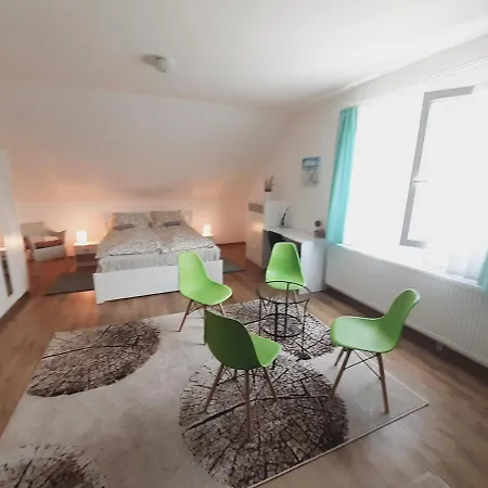 Laura Medencevel Tatil Evi Balatonkenese