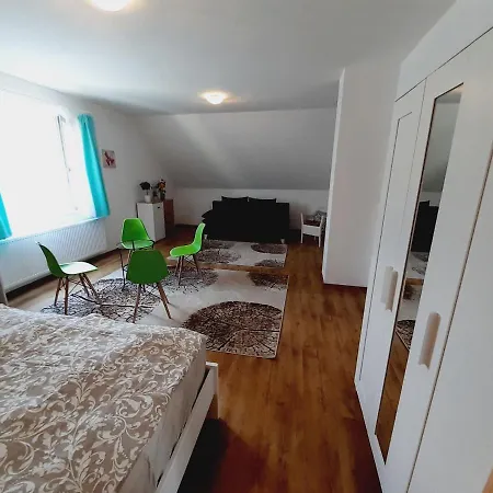 Tatil Evi Laura Medencevel