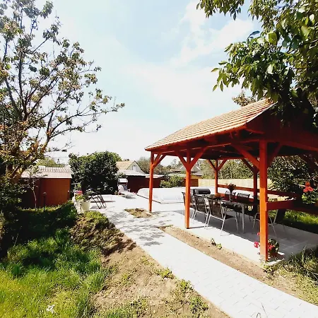Tatil Evi Laura Medencevel